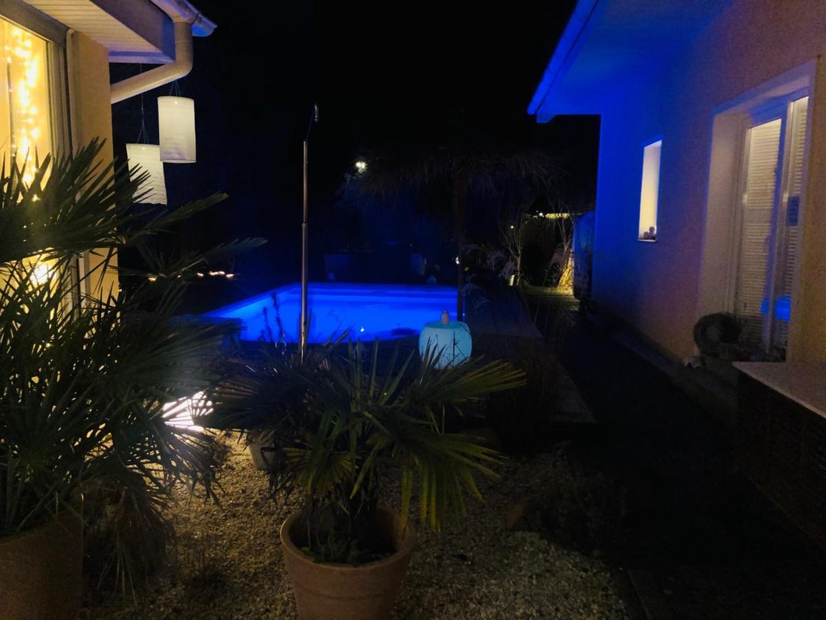 Apartment Tinyhouse Mit Pool, Outdoor Whirlpool Und Garten Petershagen-Eggersdorf Exteriér fotografie